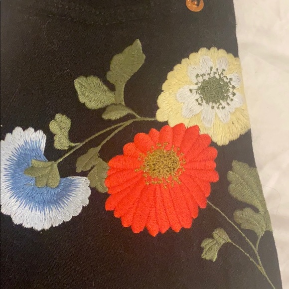 Embroidered Levi’s - Picture 3 of 3